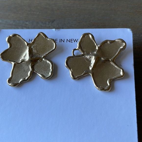 Anthropologie Anita Berisha Gold Flower Petal Earrings NWT $190 - Picture 2 of 5